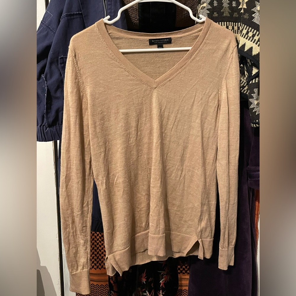 Banana republic v neck 100%wool sweater near new size small